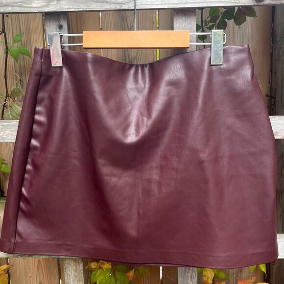 Dynamite Kylie Faux Leather Mini Skirt Dark Ruby Size L - Picture 3 of 5
